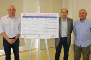 El alcalde de Mazarrón, Ginés Campillo, el presidente de la FCRM, José L. Tortosa, y el concejal de Deportes del consistorio mazarronero, Andrés Valera.  © FCRM