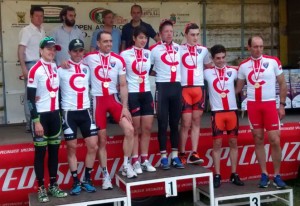 Los nuevos campeones de Cantabria de BTT, en el podio. © FCC