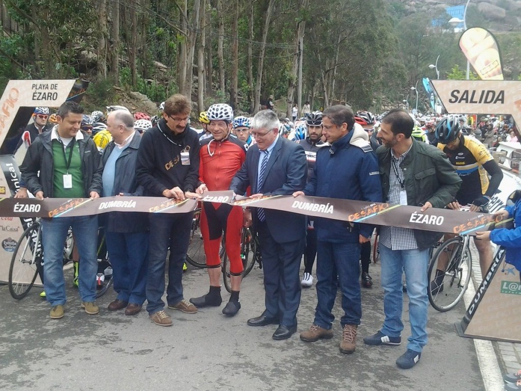 El protocolario corte de cinta abrió la segunda edición del Desafío del Atlántico. © Jorge Parri