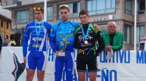 Podio formado por los campeones asturianos júnior 2014. © FCPA