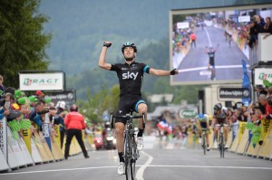 La tercera victoria de Mikel Nieve © ASO