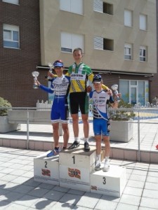 Podio con Elosegui, Azpitarte y Sagardui.