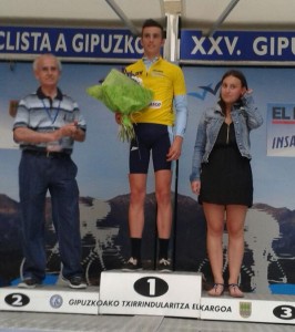 Barthe, en el podio con el maillot de líder.