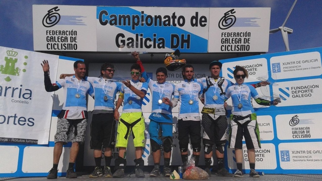 Los campeones de Galicia de descenso subieron al podio de © FGC