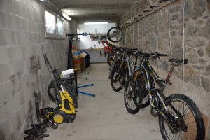 El hotel dispone de una zona exclusiva para las bicis