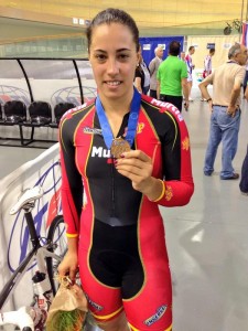 Tania Calvo, con su bronce. © RFEC