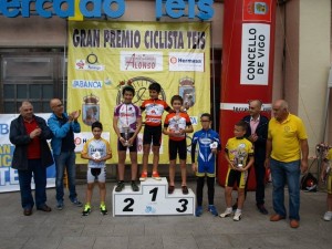 Podio de las escuelas en Teis. © FGC