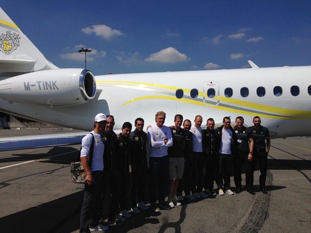El equipo y el avión de Tinkov