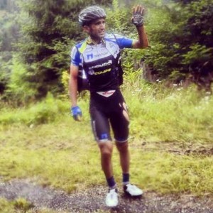 El portugués, tras caerse © twitter