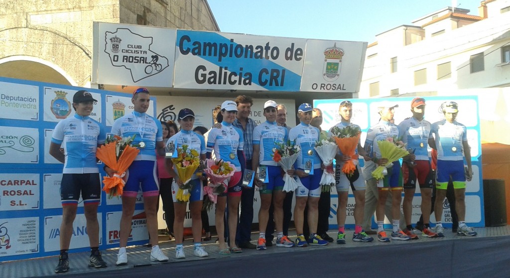 Los nuevos campeones gallegos de contrarreloj subieron al podio en O Rosal. © FGC