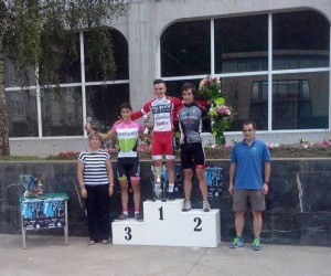 Molly, acompañado en el podio por Orbea y Alonso.
