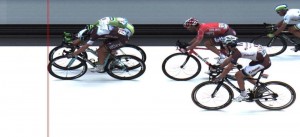 La foto-finish entre Trentin y Sagan © ASO