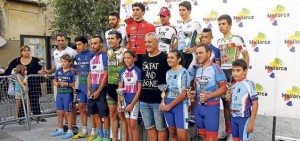 los ganadores de las distintas categorías, en el podio.