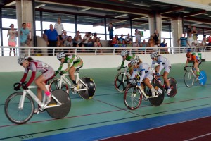 Sprint por el segundo puesto en scratch femenino © RFEC