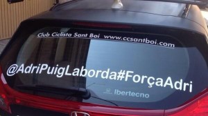 Coche del equipo CC Sant Boi que acompaña a los participantes en la Vuelta Bajo Aragón.
