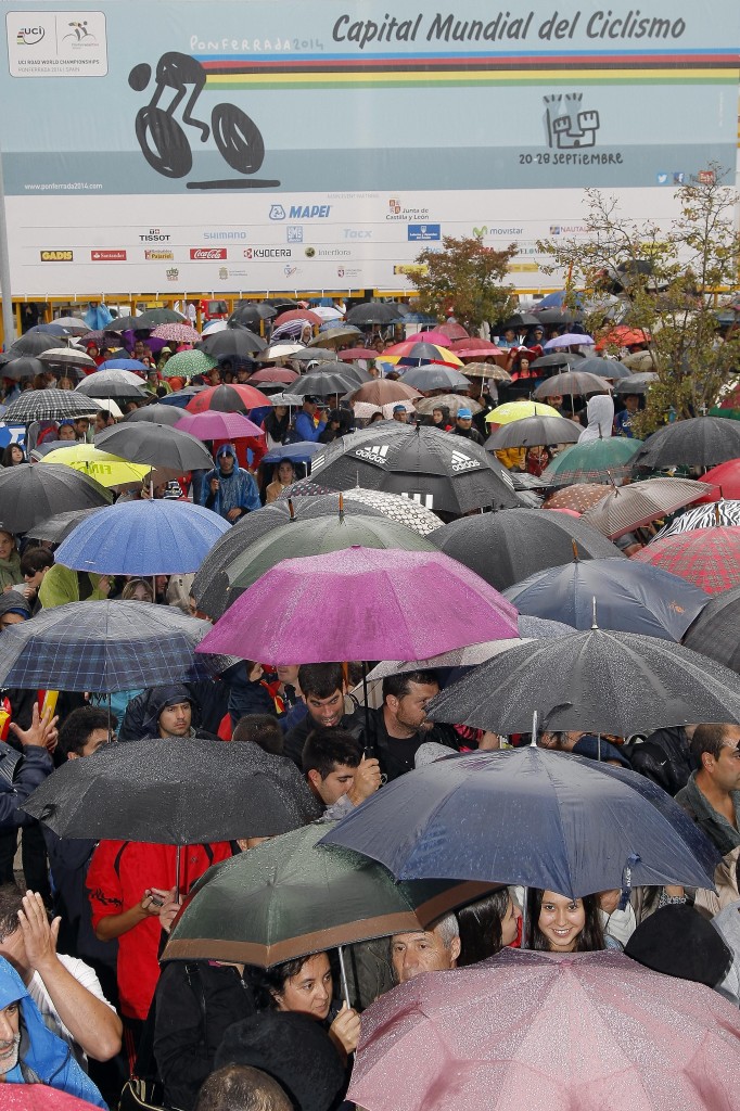 Paraguas en Ponferrada © RG/CAF