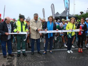 Corte de cinta de la salida en A Coruña.