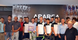 Foto de familia de la presentación © Movistar