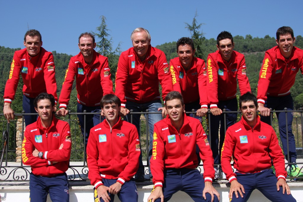 Los nueve integrantes y Mínguez © RFEC