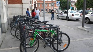 A partir de ahora, no se podrá circular en bici por las aceras © RAMÓN GÓMEZ