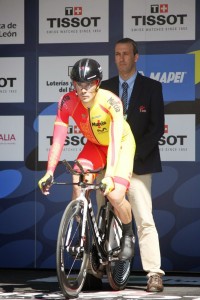 López Lledó sujeta a Irizar © RFEC