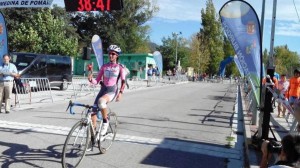 Saioa Gil, cruzando así la meta.