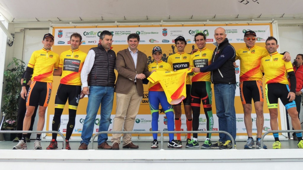 Los ganadores del Open de España BTT Maratón, en el podio final.