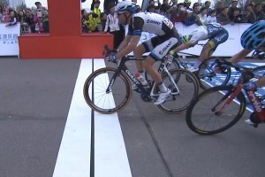 El sprint de Mezgec © UCI