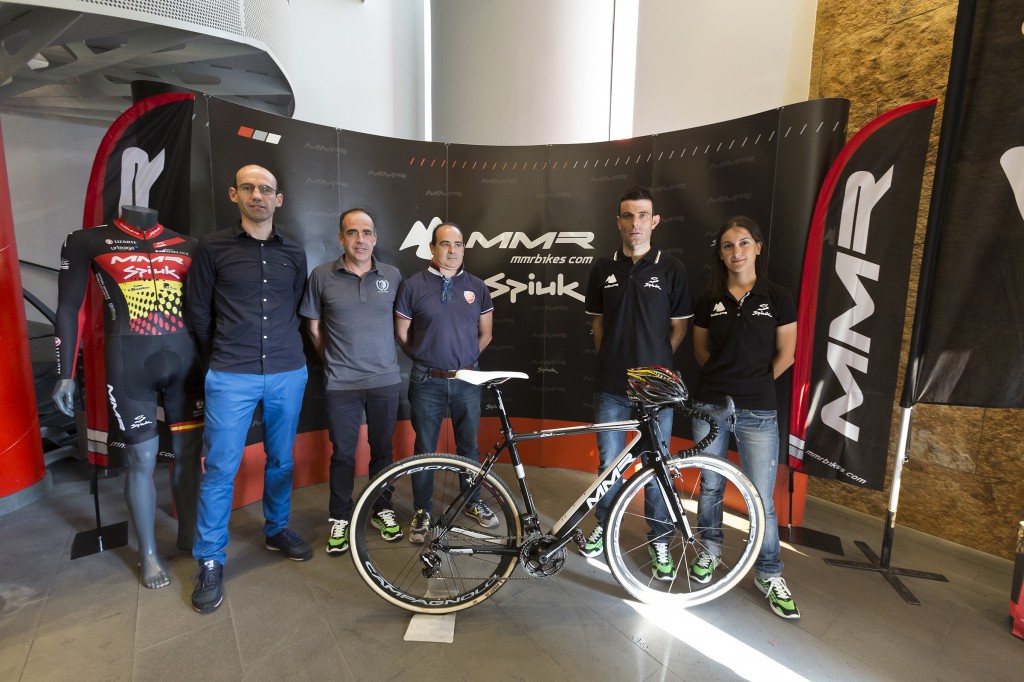 La formación integrada por los campeones de España elite, Javier Ruiz de Larrinaga y Aida Nuño, viste sus mejores galas antes de dos importantes citas en Llodio y Muskiz