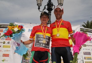 Susana Alonso, junto a Paco Mancebo, los nuevos campeones de España de maratón.