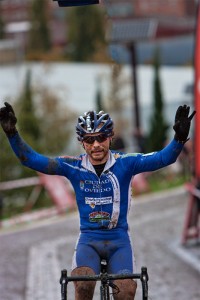 Agustín Navarro dominó en el nuevo circuito del parque de Los Pericones © fotomon