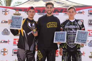 Gustavo Alcojor, flanqueado por su hermano Alejandro y por Sergio Torres.