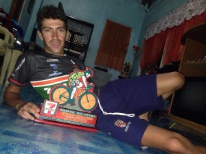 Nohales. con su trofeo