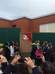 Lastras descubre la placa © ACP