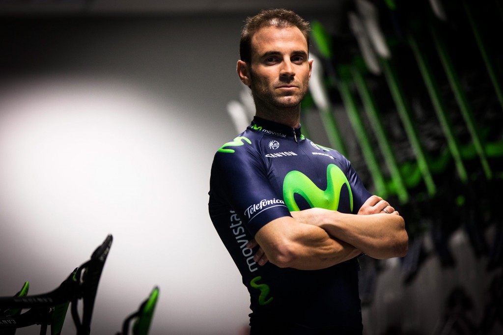 Valverde posa con el maillot @ Movistar