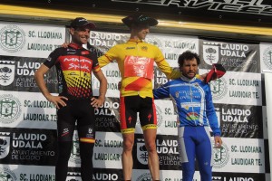 Podio élite con Hernández, Larrinaga y Navarro © MMR Spiuk