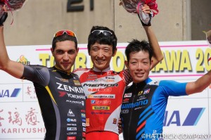 Toribio, a la izquierda