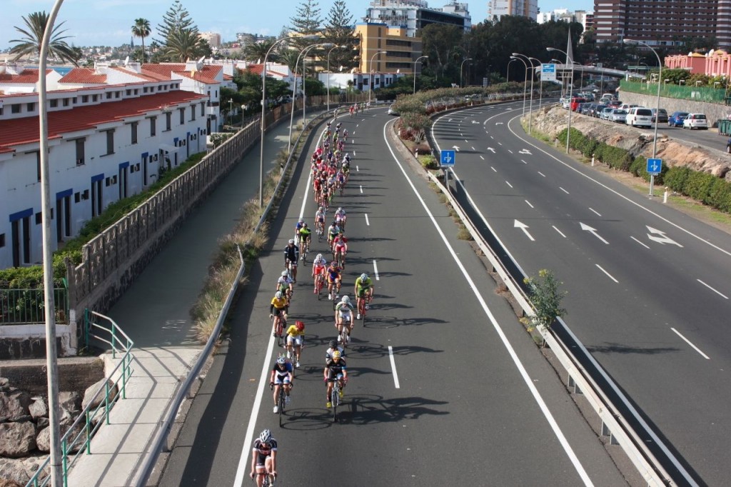 El grupo, pasando por San Fernando © José Arturo Castro