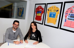 Fran Contador y Bea Maté, durante la firma del acuerdo.