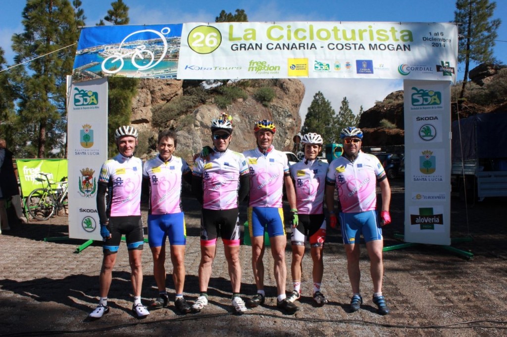 Homenajeados en el día de hoy a los pies del Roque Nublo © José Arturo Castro