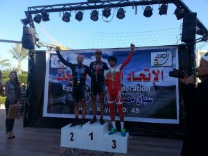 Mancebo, en el podio de la 1ª etapa © Biarnes