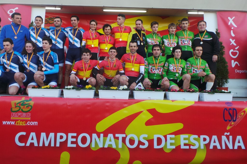 Podio completo tras la prueba de relevos © RFEC