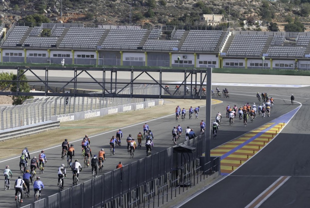 Panorámica de los participantes © 24H Cyclo Circuit