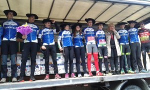 Los campeones gipuzkoanos, en el podio