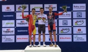 Torres, en el podio de scratch © UCI