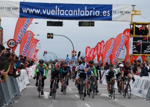 David Busto, ganador de la segunda etapa, entrando en meta.