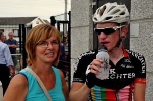 La fallecida junto a su hijo © Het Nieuwsblad