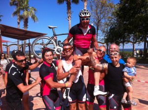 Celebración fin de marcha en los jardines de Marina d'Or