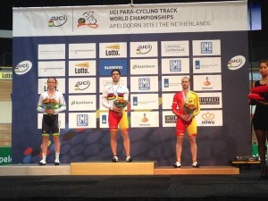 Podio del kilómetro con el oro de Cabello y el bronce de Jaramillo © RFEC