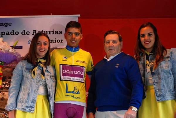 Gonzalo Carvalho, con el maillot de líder © Roberto Menéndez